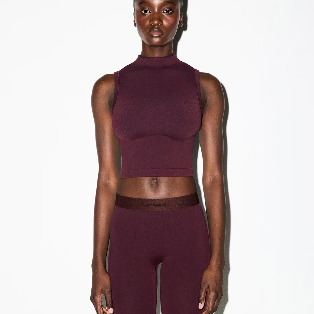 NikeSKIMS VINTAGE SEAMLESS MOCK NECK BRA TOP